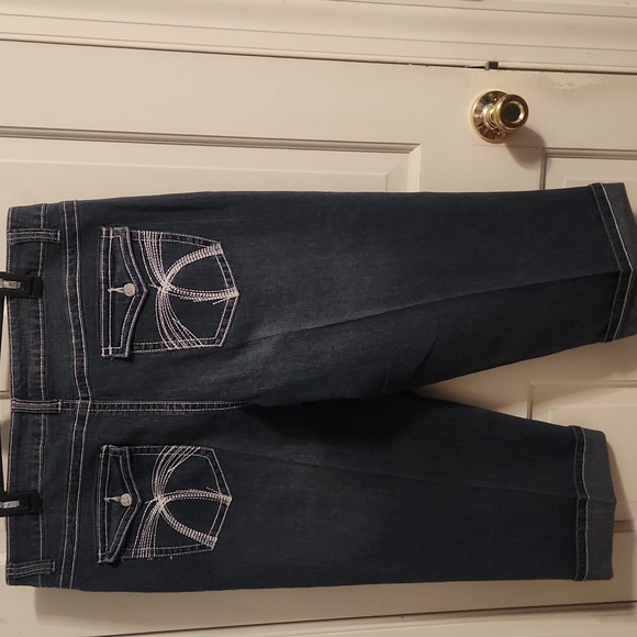 REVOLT denim Capris Medium  Wash size 16 - Picture 7 of 7